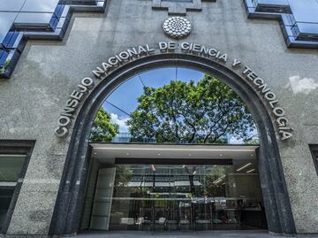 Juzgado ordena a Conacyt dar estímulos económicos a investigadores de universidades privadas