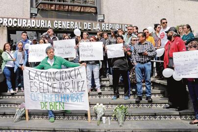 Reclaman justicia por Karen frente a PGR