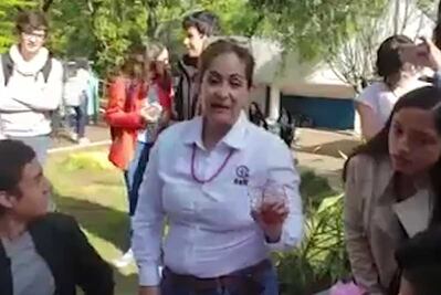 Maestra impide boda gay en kermés