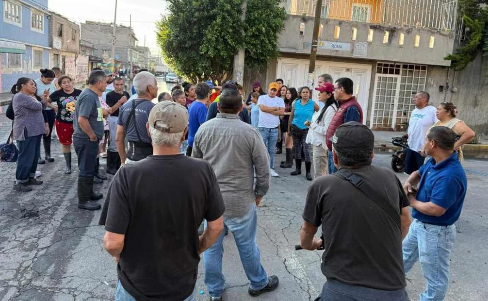La secretaria del Bienestar, Ariadna Montiel Reyes, acudió a zonas afectadas por las lluvias atípicas en Nezahualcóyotl, Estado de México este lunes 29 de septiembre de 2025. Foto: Especial