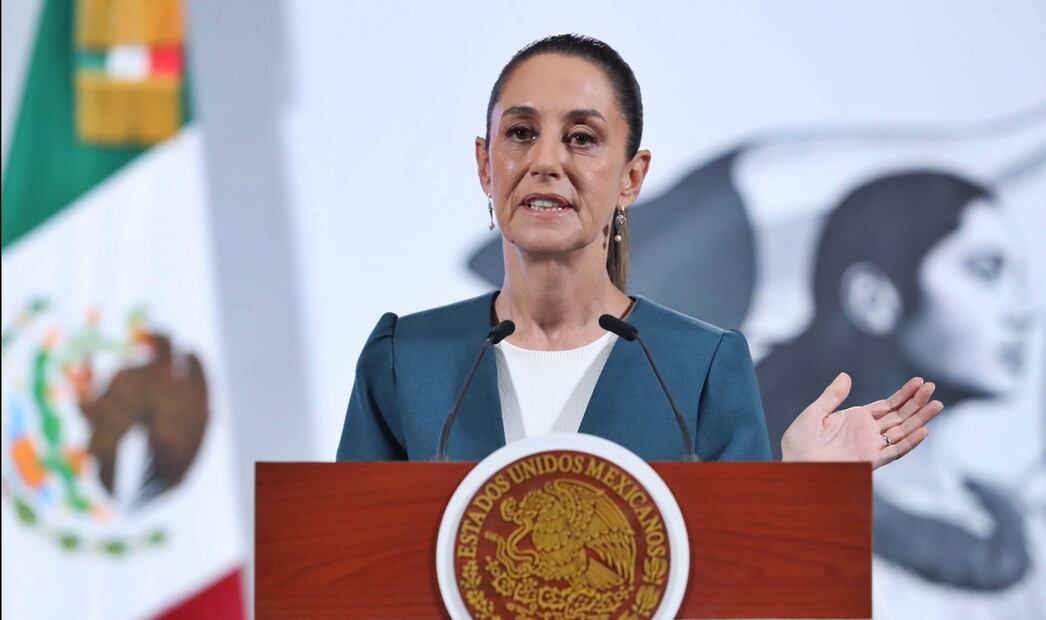 La presidenta Claudia Sheinbaum Pardo negó que se vaya a quitar el apoyo a salud, luego de que la Secretaría de Hacienda y Crédito Público (SHCP) desmintió las versiones de que se vayan a eliminar programas en diversos rubros, como el de la salud para el próximo año y aclaró que ello obedece a un “rediseño del presupuesto”. Foto: EFE