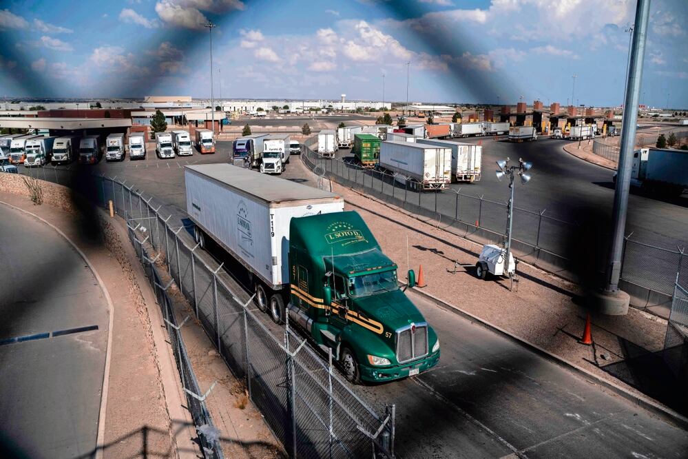 Las largas filas se deben a las revisiones extra, dijo la AMIA. Foto: Archivo / El Universal