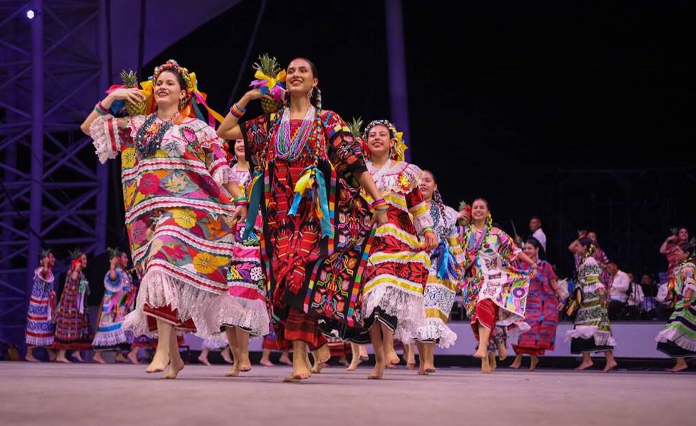 Foto: Facebook “Guelaguetza Oficial”