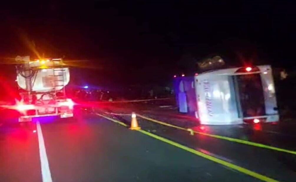 Vuelca camión en la ruta Veracruz-Chiapas; dos muertos y diez heridos. Foto: Especial
