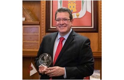 Universidad de Chicago otorga el premio al Mérito Profesional 2020 al gobernador de Tlaxcala