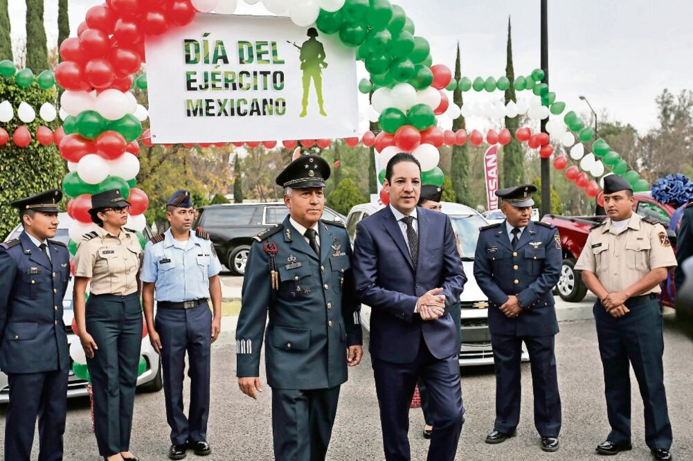 En el marco del Día del Ejército, se realizó un desayuno, que encabezó el gobernador Francisco Domínguez. 
