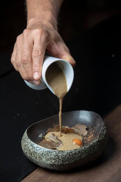 El chef Víctor Zárate cocina en The Epicure