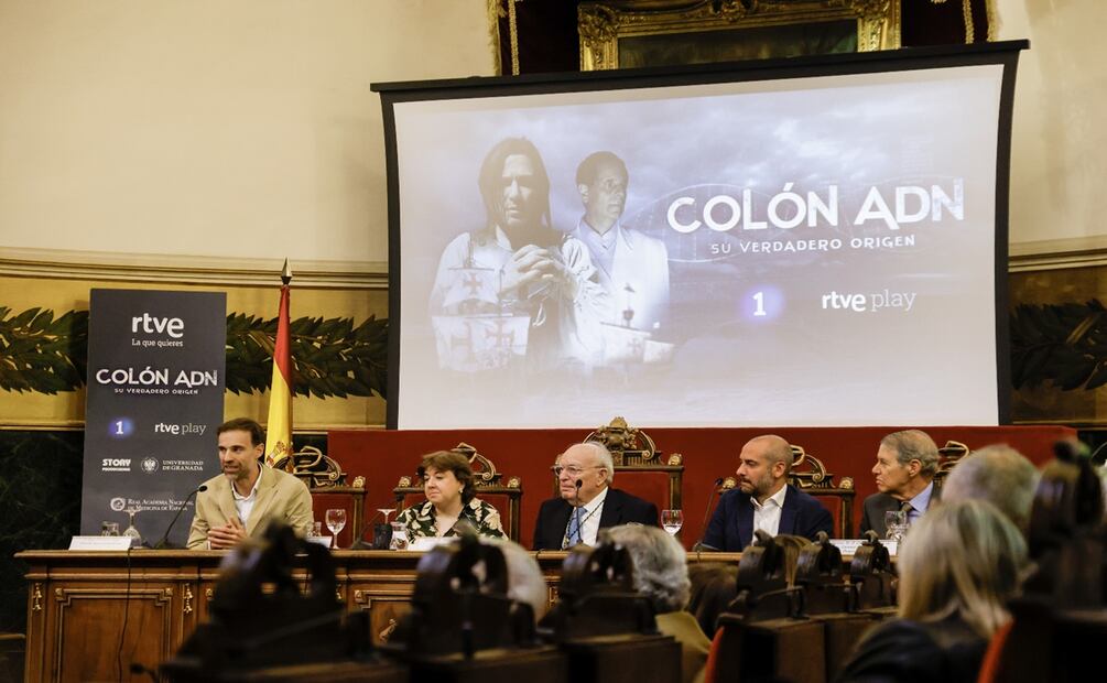En estudios de 2003, 2004 y 2005 se habló de una "compatibilidad posible" de que esos huesos fuesen de Colón, si bien era una probabilidad baja, porque no había suficiente cantidad de ADN. Foto: EFE