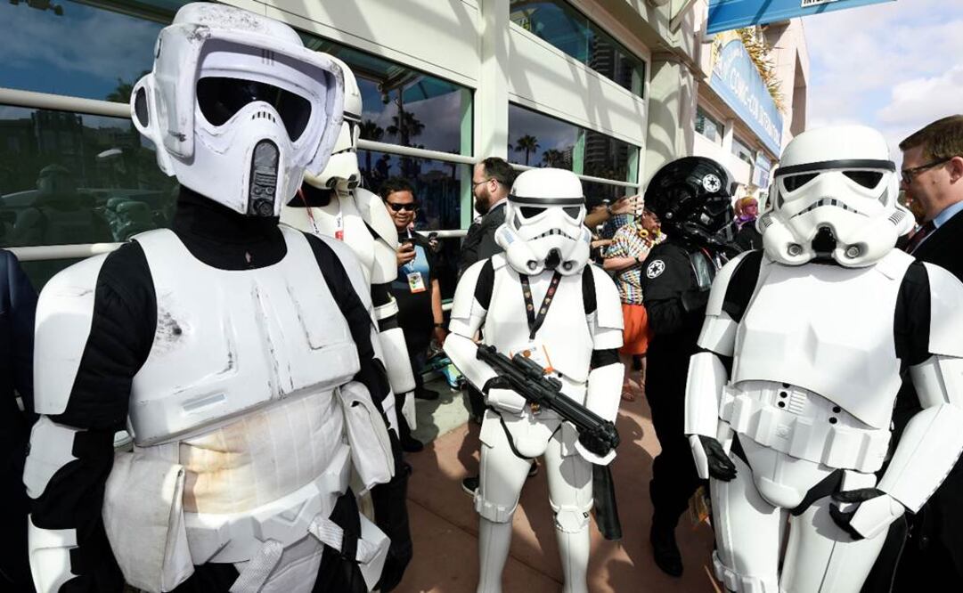 Tres pasistentes a la Comic-Con disfrazados de Storm Troopers. (FOTO: AP)