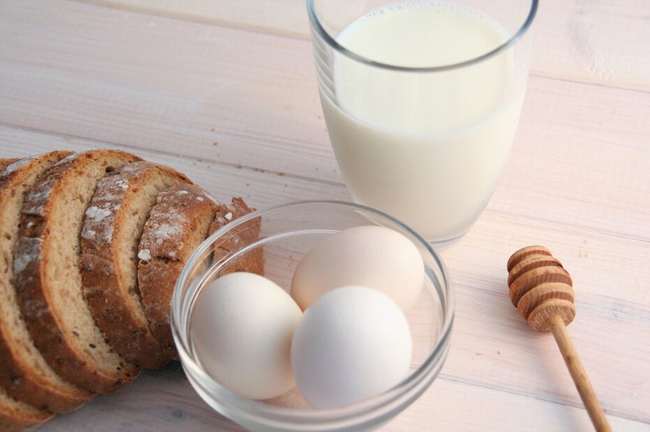 Comer huevos, lácteos y frutos secos puede mejorar la salud visual gracias a sus nutrientes esenciales. Foto: Pixabay