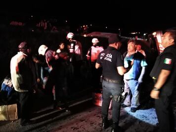 Resultan heridas 20 personas por volcadura de camión en Veracruz