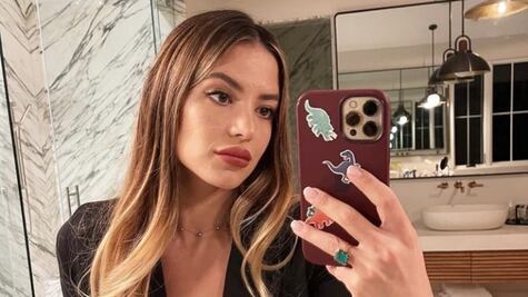 Sarah Kohan, ex de Chicharito, impacta con look total white