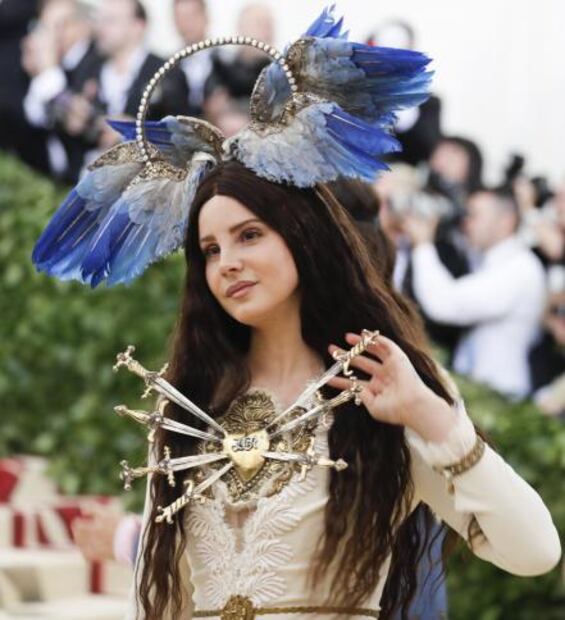 Tocados, el accesorio que triunfó en la noche de la MET Gala 2018