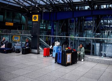 Aeropuerto de Heathrow: Pasajeros desesperados buscan vuelos alternativos; “no me importa el dinero, sólo necesito tomar un vuelo”