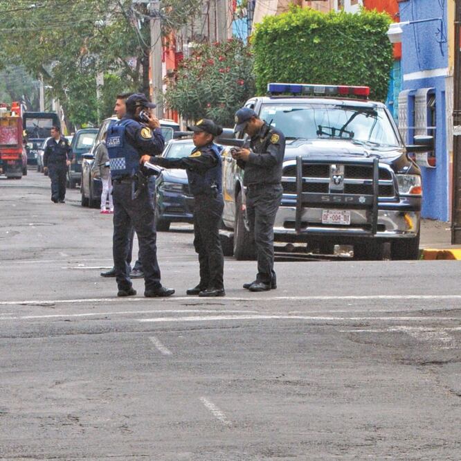 Activan operativo. Luego del robo, elementos de la SSC local patrullaron la zona para identificar a los asaltantes. ARCHIVO EL UNIVERSAL