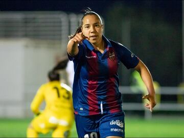 Tigres femenil quiere a Charlyn Corral para ir por bicampeonato