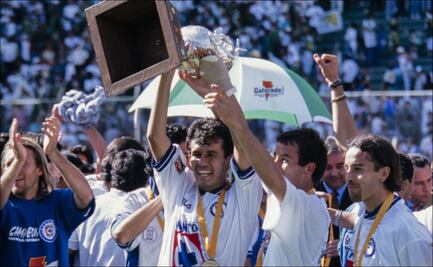 Juan Reynoso, el último jugador que levantó el título con Cruz Azul
