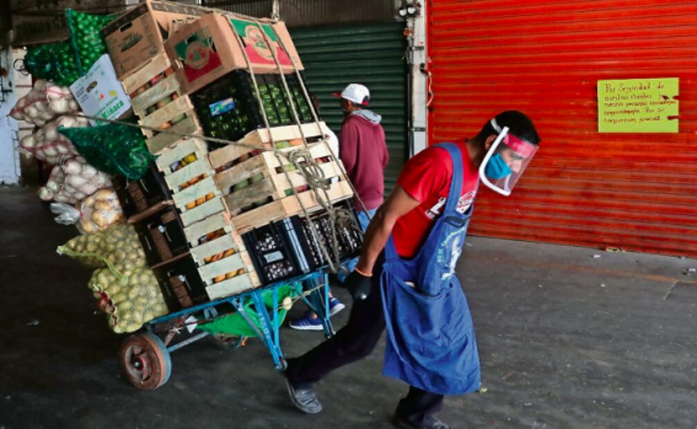 As markets turn into COVID-19 hotspots, Mexico City implements stricter measures to prevent the spread of the virus