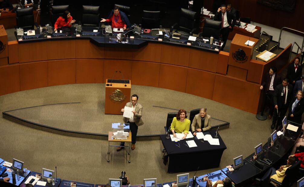 Emision de votos en el senado. Foto: Diego Israel / EL UNIVERSAL
