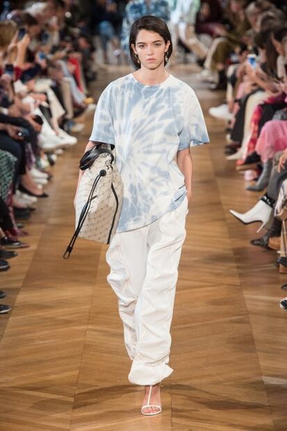 Vuelve el tie-dye, el estampado icónico de los años 70