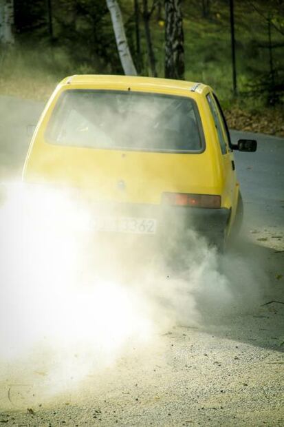 ¿Qué significa el color del humo de tu coche?