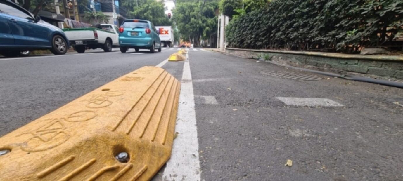 Las antiguas boyas del tranvía que protegían a los peatones
