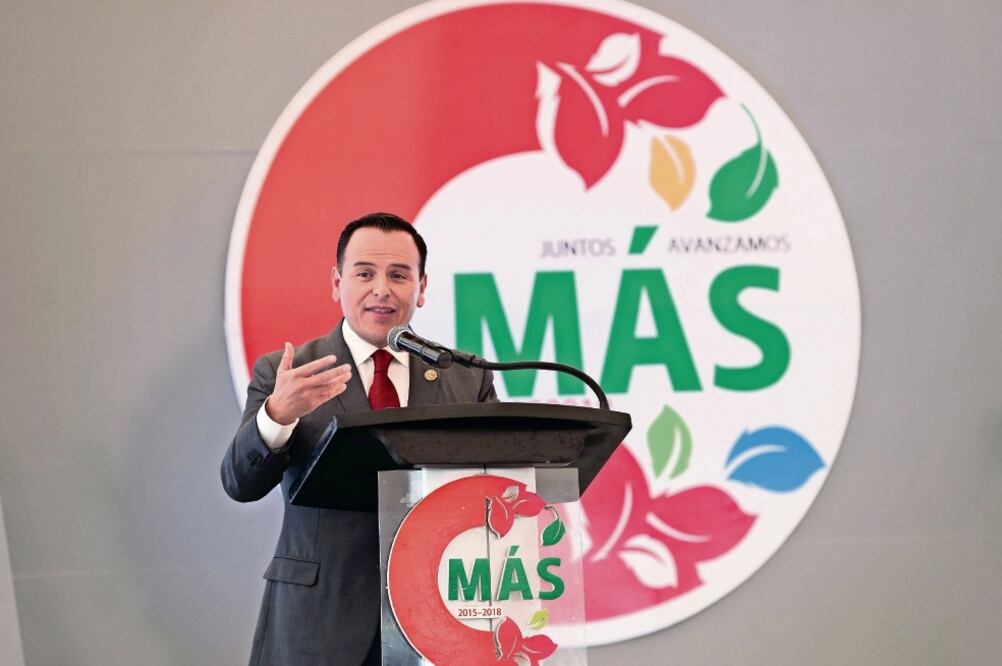 Miguel Ángel Salazar dice que con ayuda del asambleísta Adrián Rubalcava se organizaron para con sus recursos apoyar a damnificados (ARCHIVO EL UNIVERSAL)