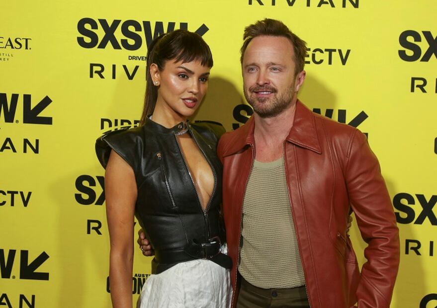 Eiza González y Aaron Paul en el estreno de "Ash" en el festival SXSW. Foto: AP