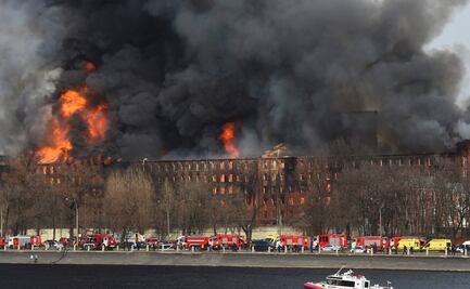 Se incendia histórica fábrica del siglo XIX en San Petersburgo