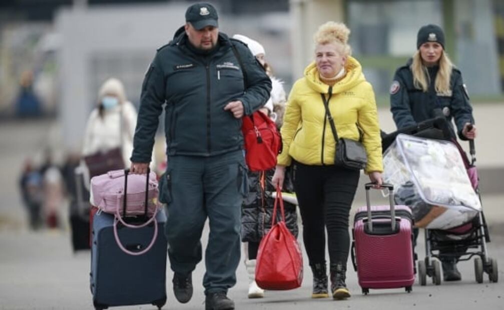 Suman casi 200 mil personas que han emigrado de Ucrania hacia Polonia desde el jueves