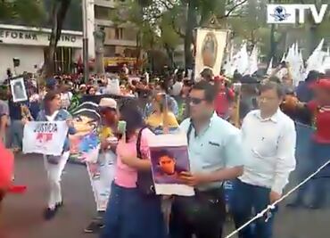 March for the Ayotzinapa 43 reaches central Mexico City
