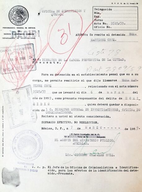 Oficio de entrada a la Cárcel Preventiva del Distrito Federal para Martínez Cruz. Su sentencia fue el segundo proceso en donde la culpable de un delito cumpliría una condena no penal; el primero ocurrió con el asesino Higinio Sobera de la Flor, quien tuvo tratamiento médico. Foto: Eloy Linares/ESPECIAL.