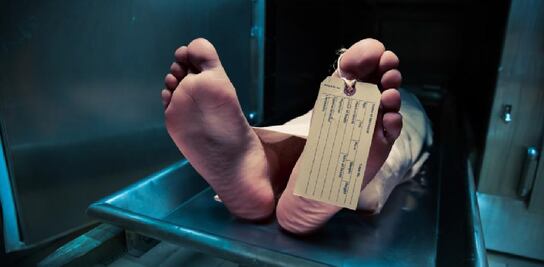 Lo dieron por muerto y lo metieron en una nevera; falleció por hipotermia