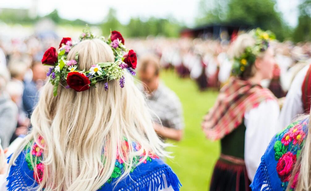 El Midsommar es una fiesta de orígenes suecos y celebra el día más largo del año, el solsticio de verano. Foto: Visit Sweden