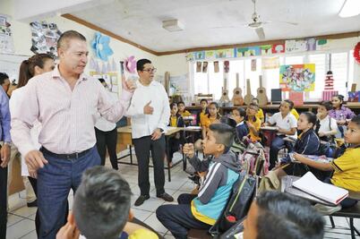 Gobierno de Sinaloa apoyará con dos uniformes a niños de primaria