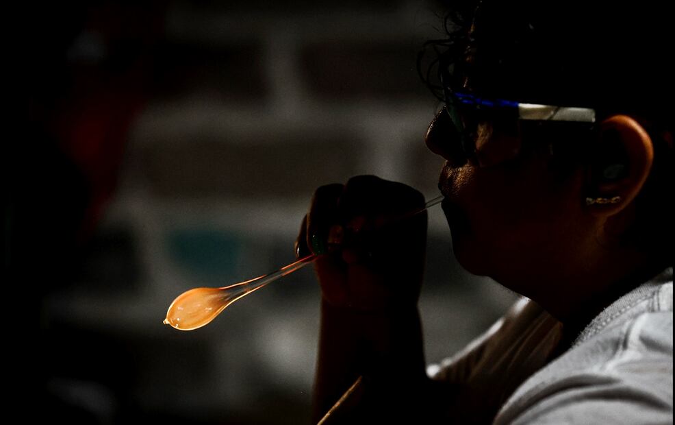 Josefina aprendió esta técnica por su padre y relata que antes se dedicaba a la farmacéutica. Fotos: Gabriel Pano/EL UNIVERSAL