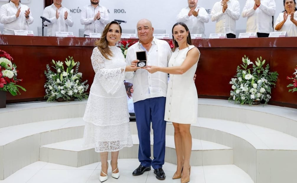 Medalla al Mérito Ciudadano “Sigfrido Paz Paredes”, el homenajeado Benjamín Salvador de la Peña Mora. Foto: especial