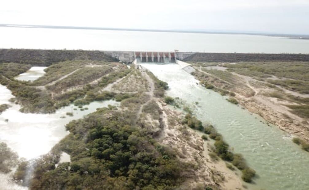 La CONAGUA abrió las primeras compuertas de la presa El Cuchillo a las 14:00 horas para liberar los primeros 100 metros cúbicos por segundos de la presa. Foto: archivo