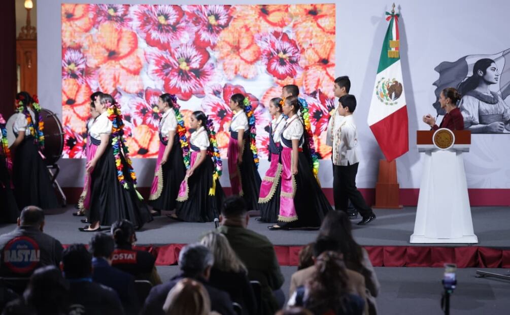 Presidenta Claudia Sheinbaum presenta Fiestas de las Culturas Comunitarias en Palacio Nacional (07/11/2025). Foto: Fernanda Rojas / EL UNIVERSAL