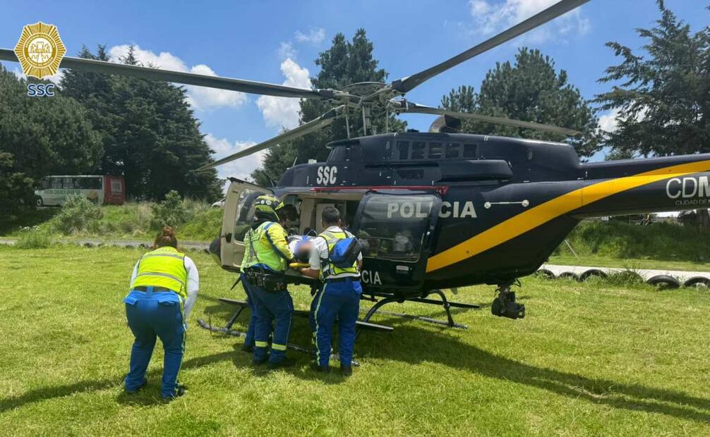 El rescatista del ERUM recibió la mordedura en el dedo pulgar por lo que se solicitó el apoyo de un helicóptero para llevarlo a un hospital con celeridad. Foto: Especial.