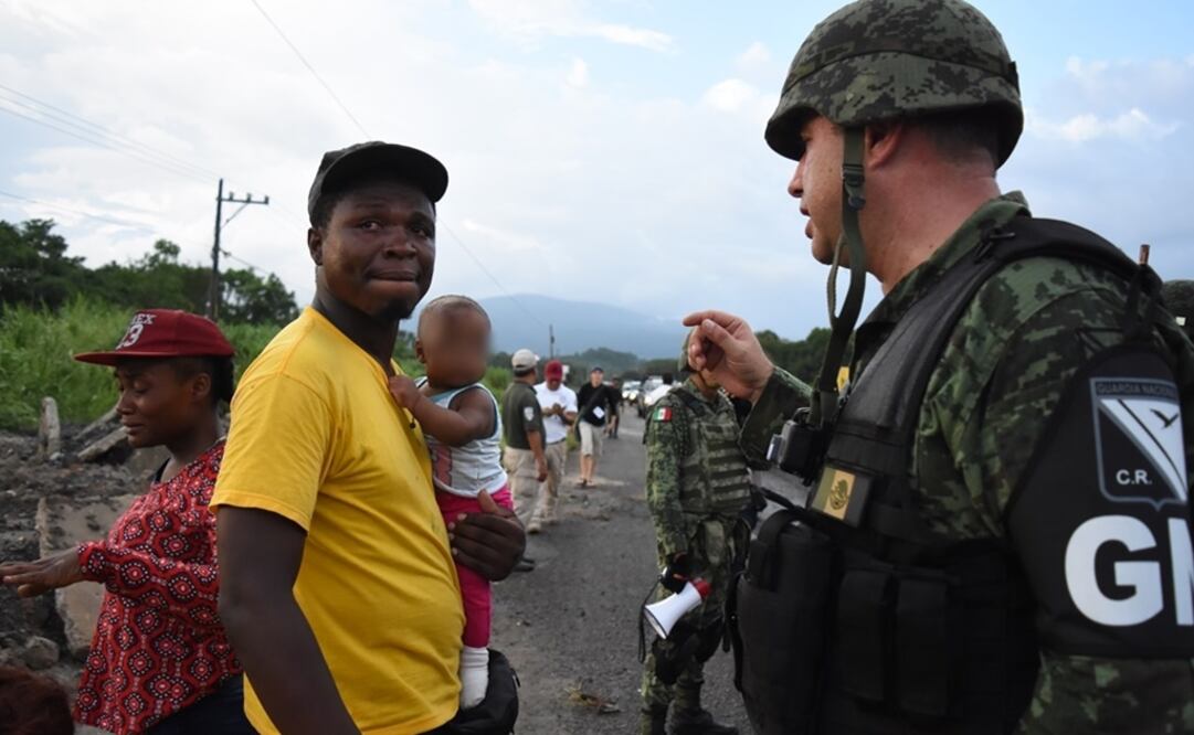 Los extranjeros salieron la mañana de este sábado de Tapachula hacia el norte del país en su afán de llegar a Estados Unidos. Foto: Jacob García / EL Universal
