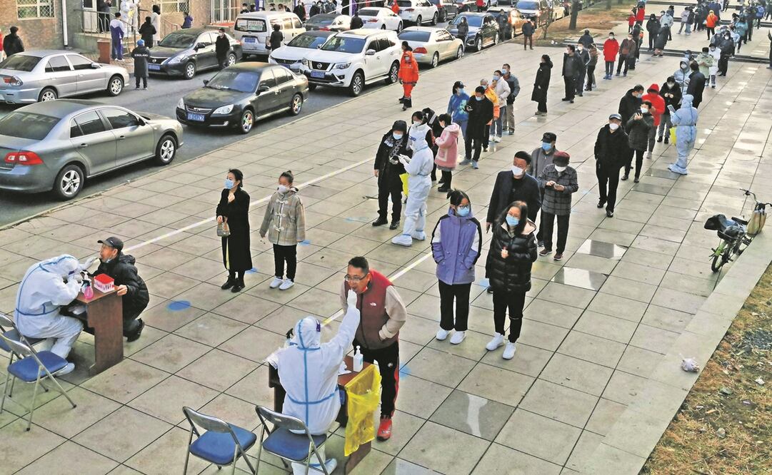 Fila para detectar Covid-19en Dalian, Liaoning. Foto: AFP