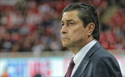 Luis Fernando Tena confía en que se quedará en Chivas