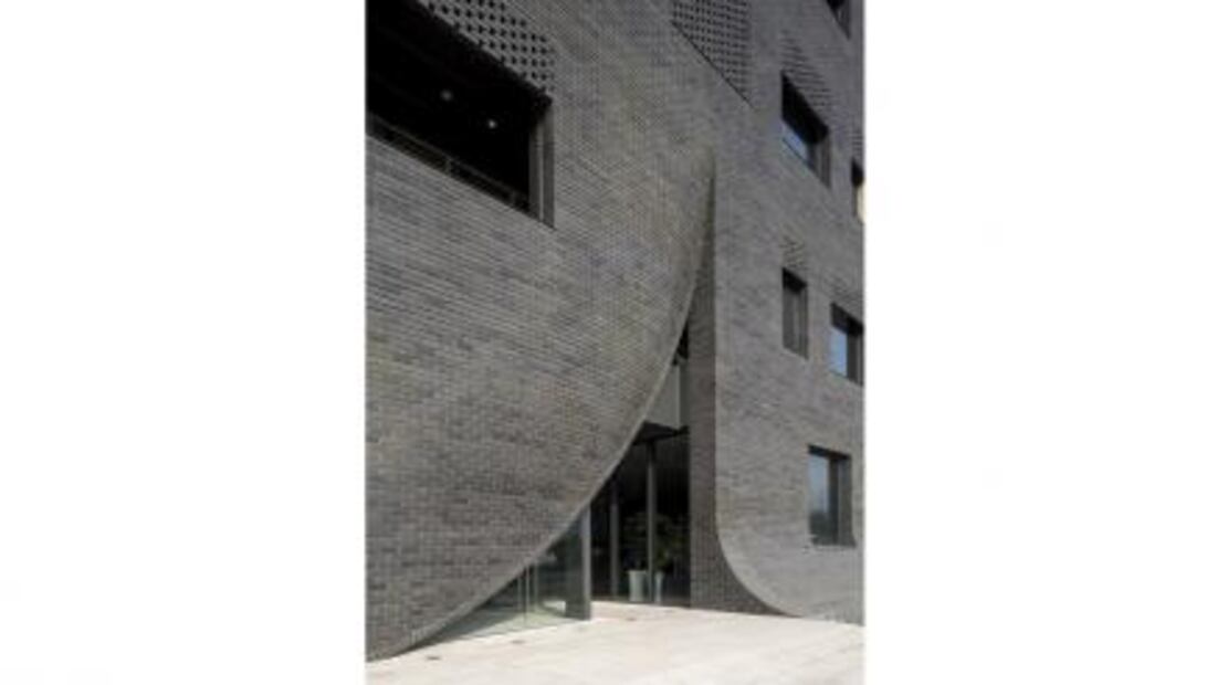Las puertas de este edificio no son lo que parecen