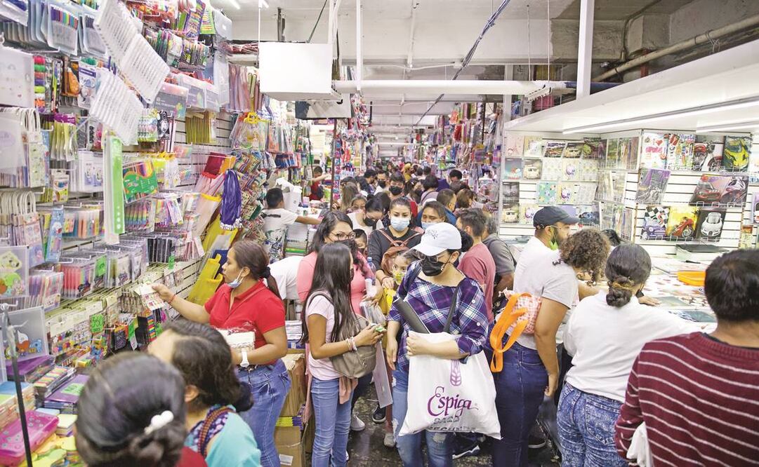 El SAT publicó la lista global definitiva de factureros con un total de cinco contribuyentes que quedaron señalados en esos términos. Foto: Germán Espinosa/ EL UNIVERSAL