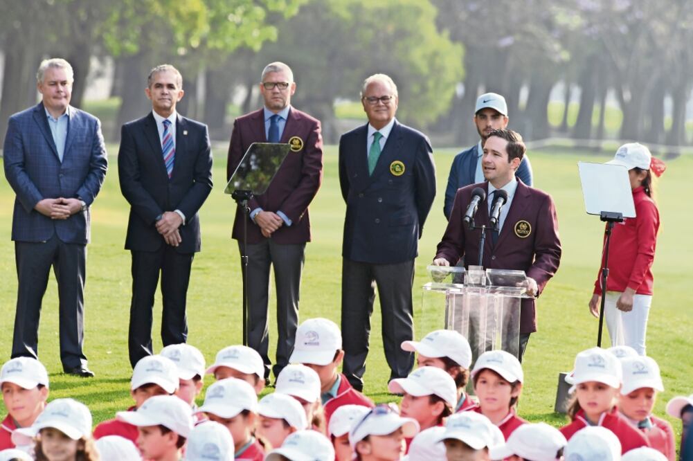 “ No hay una posibilidad para que se remueva el torneo del país”. Junto a Salinas Sada, estuvo Miguel Ángel Mancera, jefe de Gobierno de la CDMX. Foto: NÉSTOR HERRERA. EL UNIVERSAL