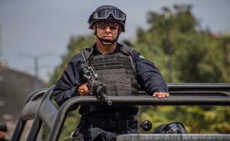 Corte prohíbe a empresas de seguridad privada usar términos "policía" o "agente"; busca evitar confusión con fuerzas públicas