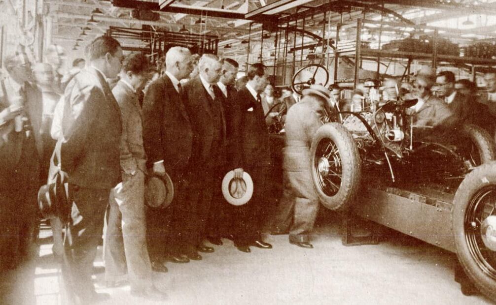 El licenciado Primo Villa Michel, secretario de Industria, Comercio y Trabajo, inauguró las instalaciones el 14 de septiembre de 1932, ante casi un millar de invitados representantes del gobierno mexicano, el cuerpo diplomático acreditado en el país, la banca nacional, el comercio y la industria, el sr B. R. Brown, representante personal de Henry Ford; el ingeniero Enrique Ortiz, subsecretario de Industria y, don Adrián R. Lajous, como anfitrión de todos. Libro “60 años de Ford en México”.