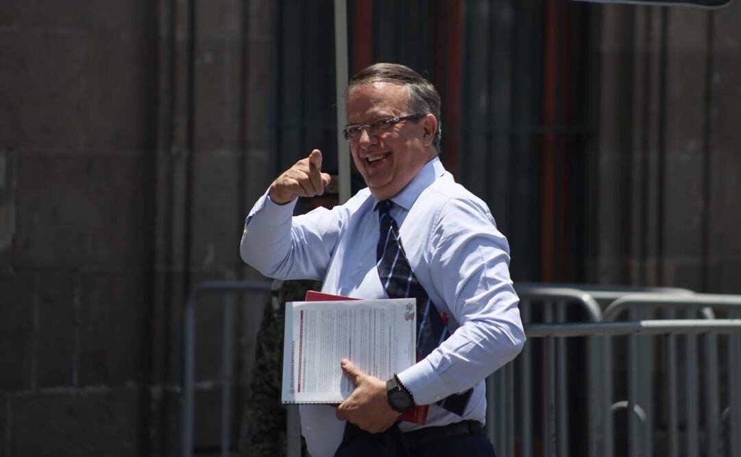 Marcelo Ebrard llegó a Palacio Nacional a presentarle su renuncia a AMLO como canciller. Foto: Hugo Salvador / EL UNIVERSAL