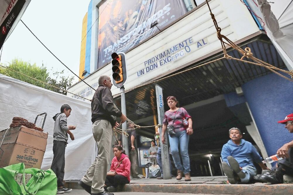 Los negocios que sobreviven deben recortar personal para solventar los gastos de operación. (ARIEL OJEDA. EL UNIVERSAL)